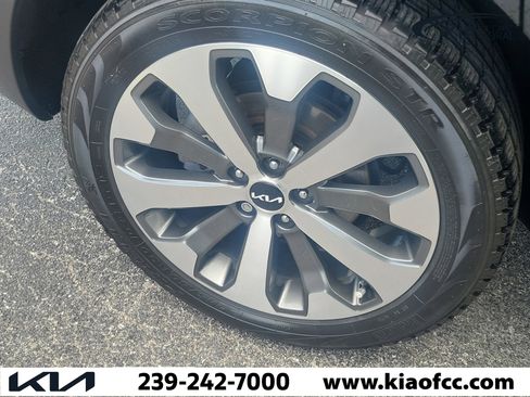 Certified 2022 Kia Telluride EX w/ EX Premium Package FWD image 9