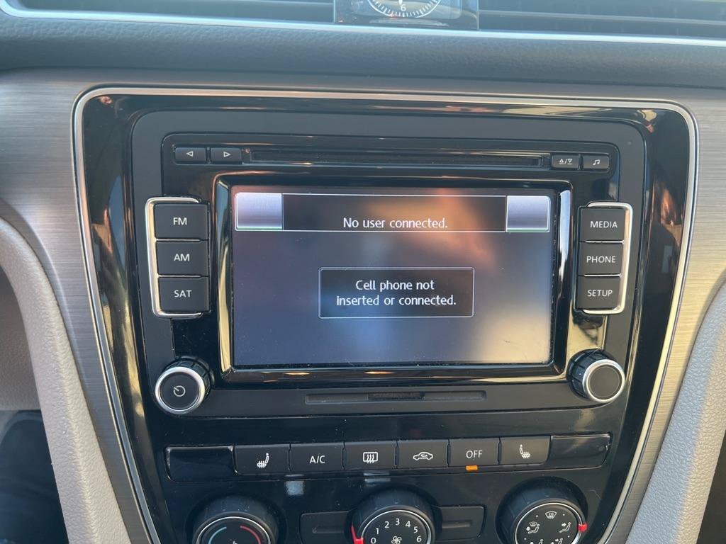 Used 2015 Volkswagen Passat TDI SE FWD image 19