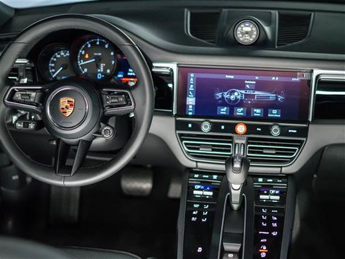 Used 2026 Porsche Macan AWD/4WD image 16