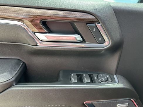 Used 2024 Chevrolet Silverado 1500 LT Trail Boss w/ LT Trail Boss Premium Package AWD/4WD image 18