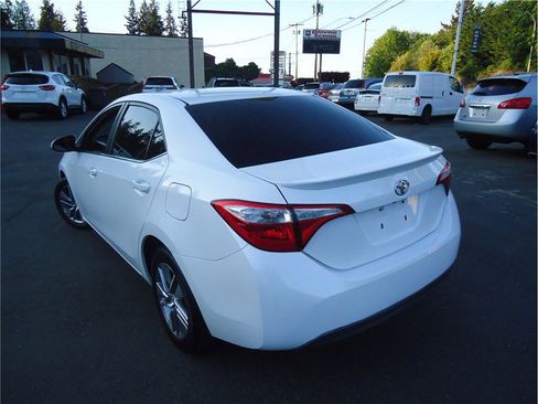Used 2015 Toyota Corolla LE FWD image 8