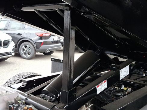 New 2025 Ford F550 4x4 Regular Cab Super Duty image 19