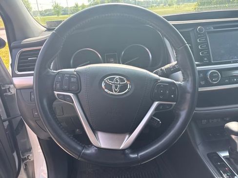 Used 2019 Toyota Highlander Limited Platinum AWD/4WD image 17