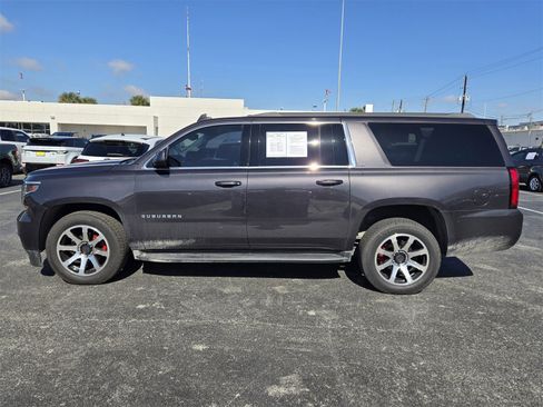 Used 2017 Chevrolet Suburban LT image 4
