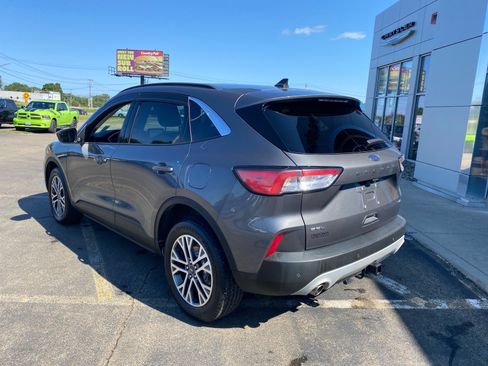 Used 2021 Ford Escape SEL w/ Class II Trailer Tow Package AWD/4WD image 3