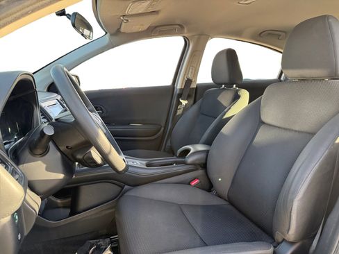 Used 2021 Honda HR-V LX image 9