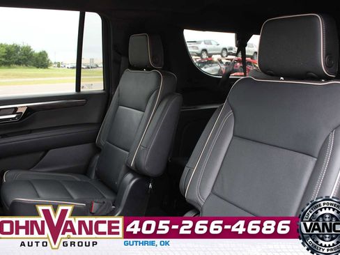 Used 2025 Chevrolet Suburban Premier AWD/4WD image 24