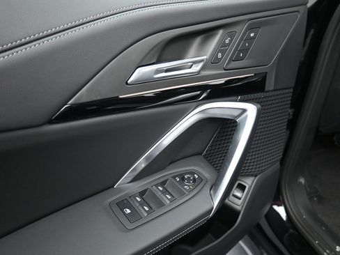 Used 2025 BMW X1 xDrive28i image 9