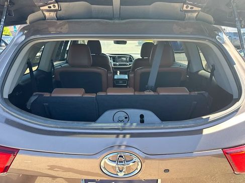 Used 2019 Toyota Highlander Limited AWD/4WD image 36