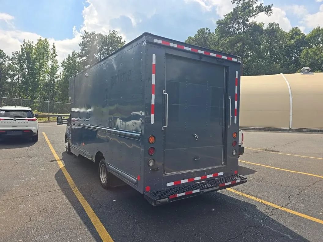 Used 2022 Ford Transit 350 DRW RWD image 2