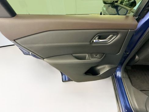 Used 2023 Nissan Rogue SL AWD/4WD image 27