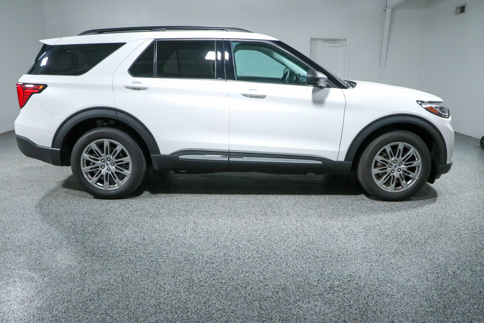 Used 2025 Ford Explorer Active w/ Active Comfort Package AWD/4WD image 6