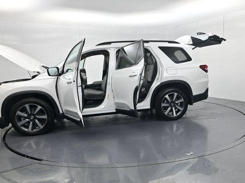 Used 2024 Honda Pilot Touring image 65