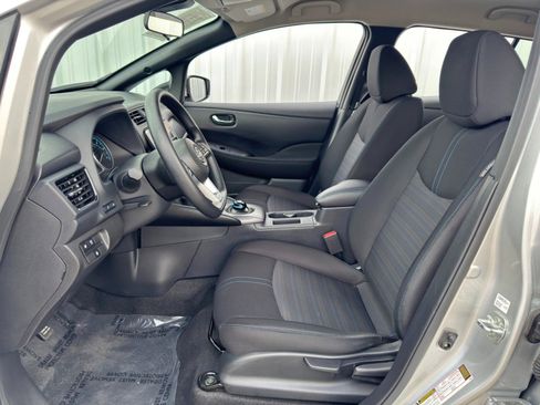 Used 2025 Nissan Leaf S image 15