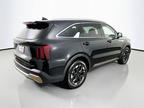 Certified 2025 Kia Sorento S w/ Panoramic Sunroof Package image 19