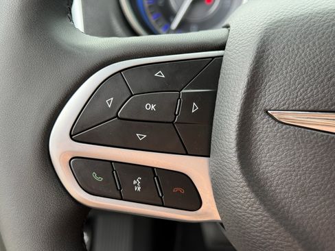 Used 2023 Chrysler 300 Touring L w/ Comfort Group image 15