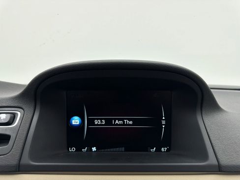 Used 2016 Volvo XC70 T5 Premier w/ Convenience Package image 16