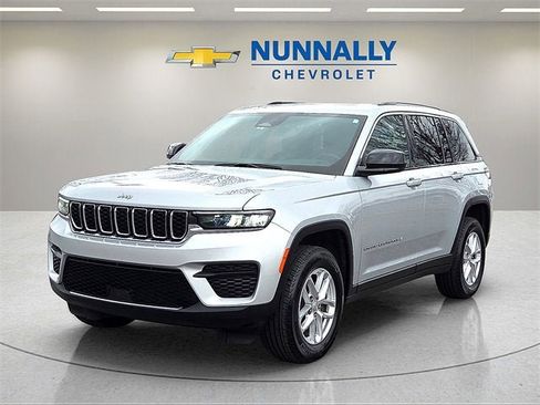 Used 2024 Jeep Grand Cherokee Laredo X image 1