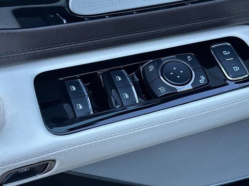Used 2024 Lincoln Aviator Black Label AWD/4WD image 13