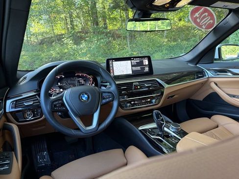 Used 2023 BMW 530i w/ Convenience Package RWD image 22