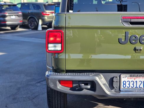 Used 2023 Jeep Gladiator Sport AWD/4WD image 8