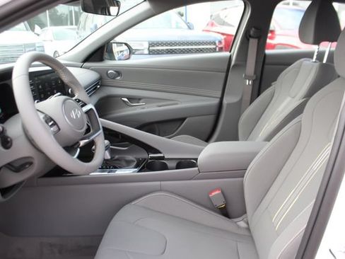 New 2026 Hyundai Elantra SEL Sport Premium FWD image 9