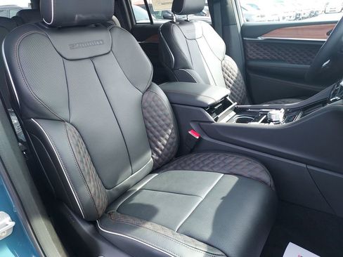 New 2026 Jeep Grand Cherokee Summit w/ Obsidian Package image 31