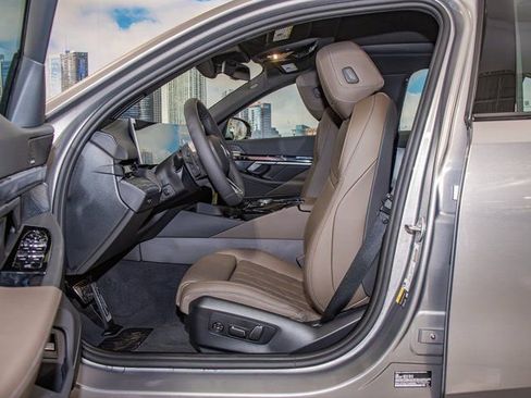 New 2026 BMW 550e xDrive w/ Premium Package image 20