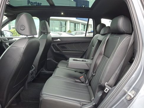 Used 2022 Volkswagen Tiguan SE R-Line image 10