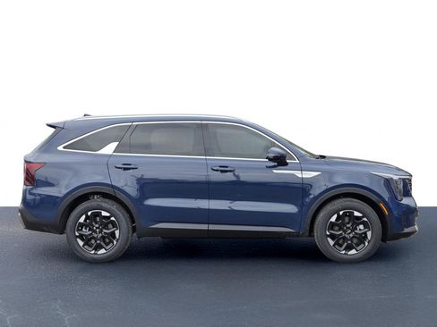 New 2026 Kia Sorento S w/ S Panoramic Sunroof Package image 6