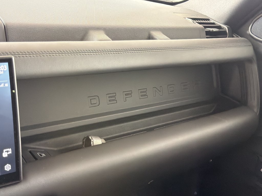 Used 2025 Land Rover Defender 130 X-Dynamic SE AWD/4WD image 24