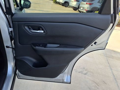 Used 2025 Nissan Rogue SV AWD/4WD image 19