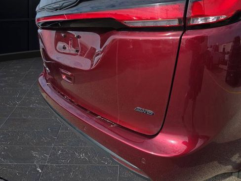 Used 2023 Chrysler Pacifica Touring-L w/ S Appearance Package image 35