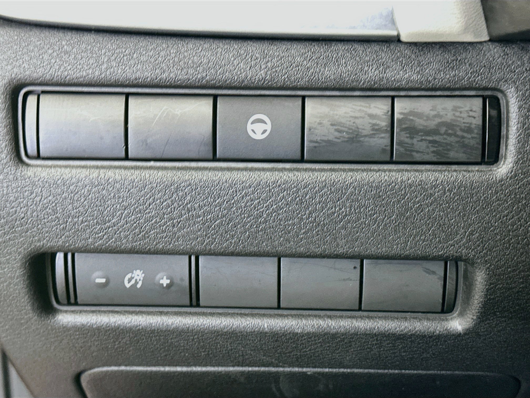 Used 2021 Nissan Rogue SV FWD image 17