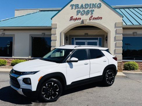 Used 2021 Chevrolet TrailBlazer LT w/ Premium Seating Package FWD image 4