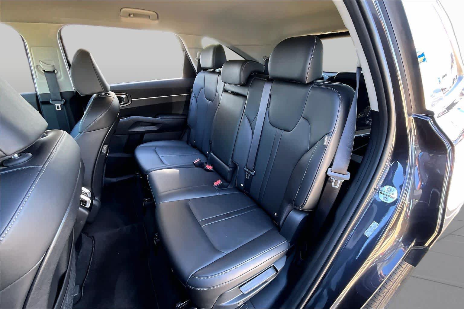 Used 2025 Kia Sorento S FWD image 17