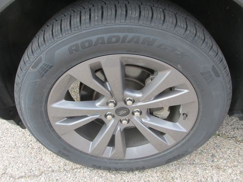 Used 2022 Ford Explorer XLT w/ Equipment Group 202A image 13