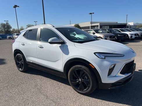 Used 2024 Buick Encore GX Sport Touring image 1