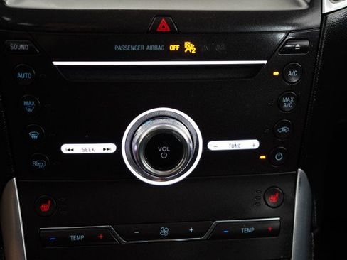Used 2019 Ford Edge Titanium FWD image 15