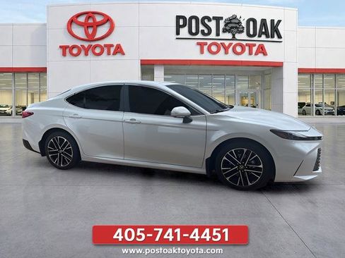 Used 2025 Toyota Camry XLE FWD image 7
