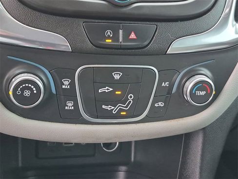 Used 2022 Chevrolet Equinox LS w/ Driver Confidence II Package image 18