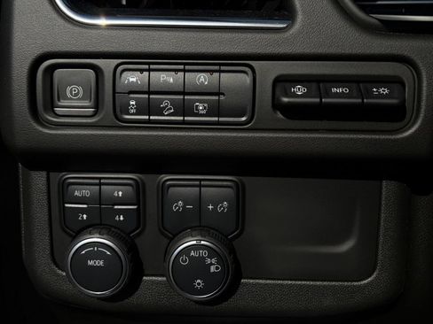 Used 2023 Chevrolet Suburban High Country AWD/4WD image 17