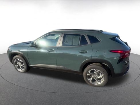 Used 2025 Chevrolet Trax LT image 10