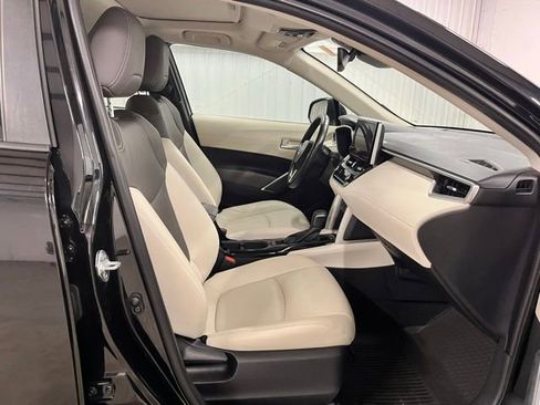 Used 2023 Toyota Corolla Cross XLE w/ Convenience Package FWD image 21