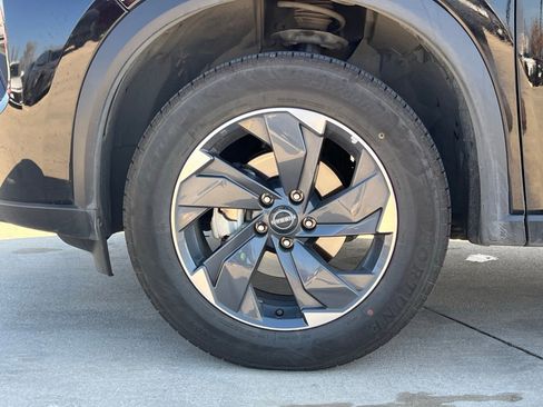 Used 2024 Nissan Rogue SV image 8