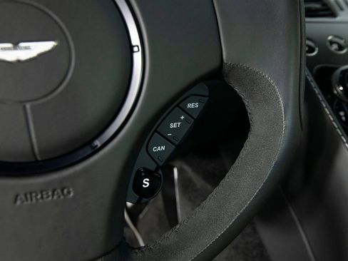 Used 2015 Aston Martin Vanquish RWD image 21