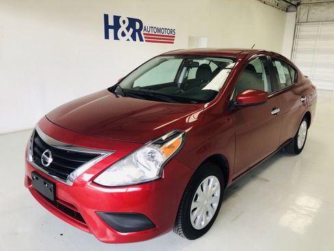 Used 2018 Nissan Versa SV image 1