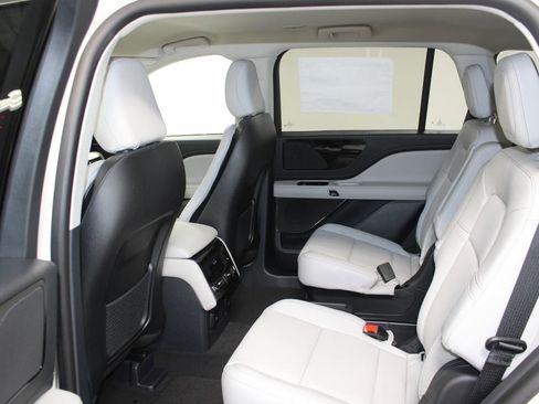 New 2026 Lincoln Aviator Premiere image 25