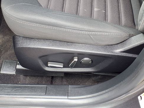 Used 2020 Ford Fusion SE FWD image 4