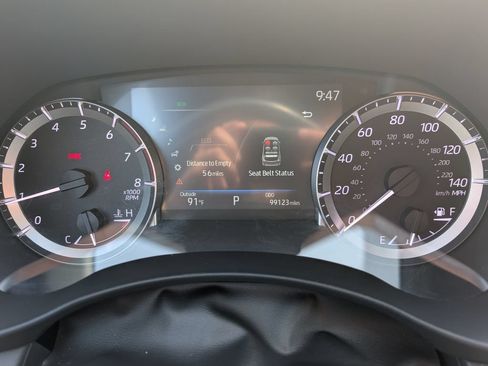 Used 2023 Toyota Highlander XSE FWD image 16